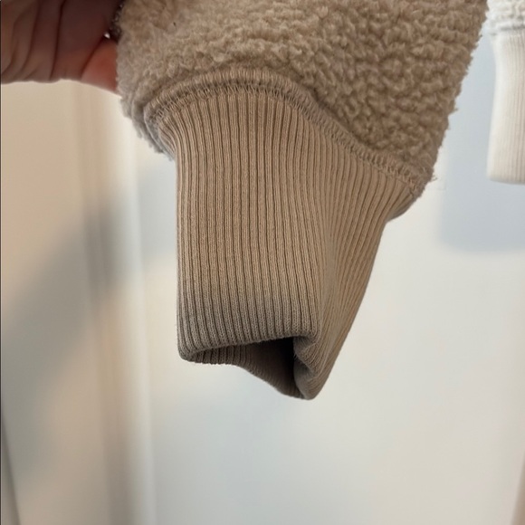 EVERLANE THE RENEW FLEECE RAGLAN SWEATSHIRT- XS - Picture 2 of 7